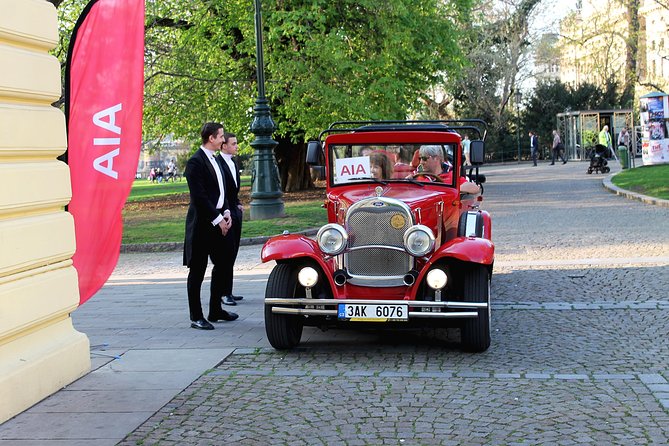 1,5 hour oldtimer convertible Prague sightseeing tour - Wenceslas Square and the National Theatre with its golden roof