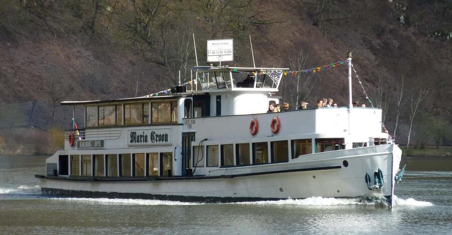 1 hour boat cruise with fragrant coffee and homemade strudel - Charles Bridge Under You: The 1-Hour Sightseeing Loop