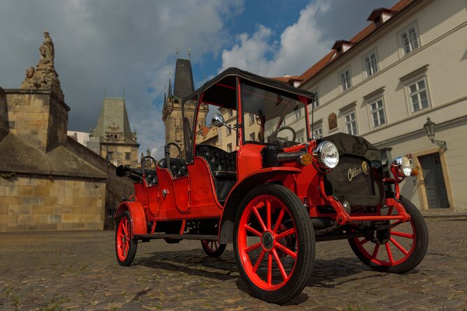 1 hour Old timer Convertible Prague Sightseeing Tour - A one-hour roof-down tour that sets your bearings fast