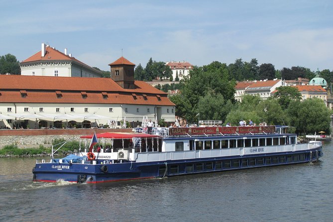 1 hour Prague Panoramic Vltava River sightseeing Cruise - Onboard Comfort, Wi-Fi, and Where Food Fits In