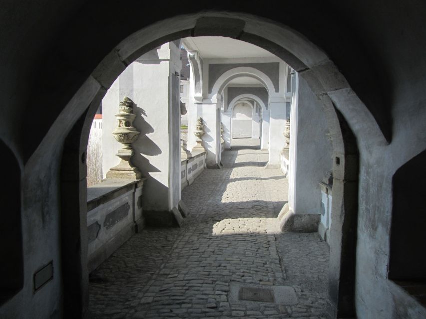 Český Krumlov: 2 Hour Private Walking Tour with Guide - Barber’s Bridge and Cloak Bridge, river crossings with personality