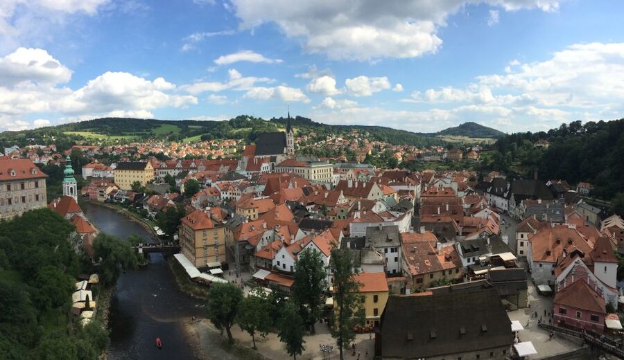 Český Krumlov: 2 Hour Private Walking Tour with Guide - Castle courtyards, renaissance palaces, and why the view matters