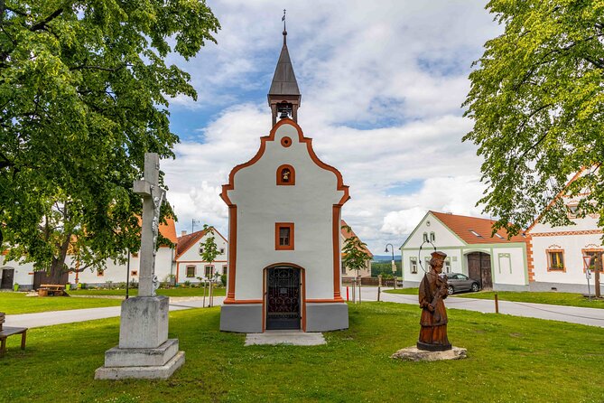 Český Krumlov & Holašovice UNESCO Village Small Group Day Tour - Holašovice UNESCO village: why the farmstead visit is the real payoff
