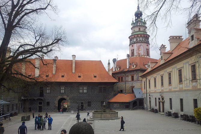 Cesky Krumlov One Day Trip from Prague by bus - How the day stays interesting, from guided facts to “go do your thing”