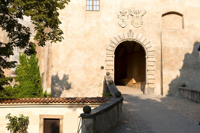 Cesky Krumlov Scavenger Hunt & Highlights Self Guided Audio Tour - Cesky Krumlov in game form: why the clues work here