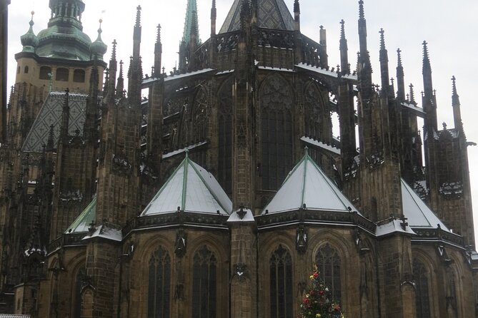 Charles Bridge and Prague Castle Walking Tour - Why the Small Group Size Feels Like Real Sightseeing