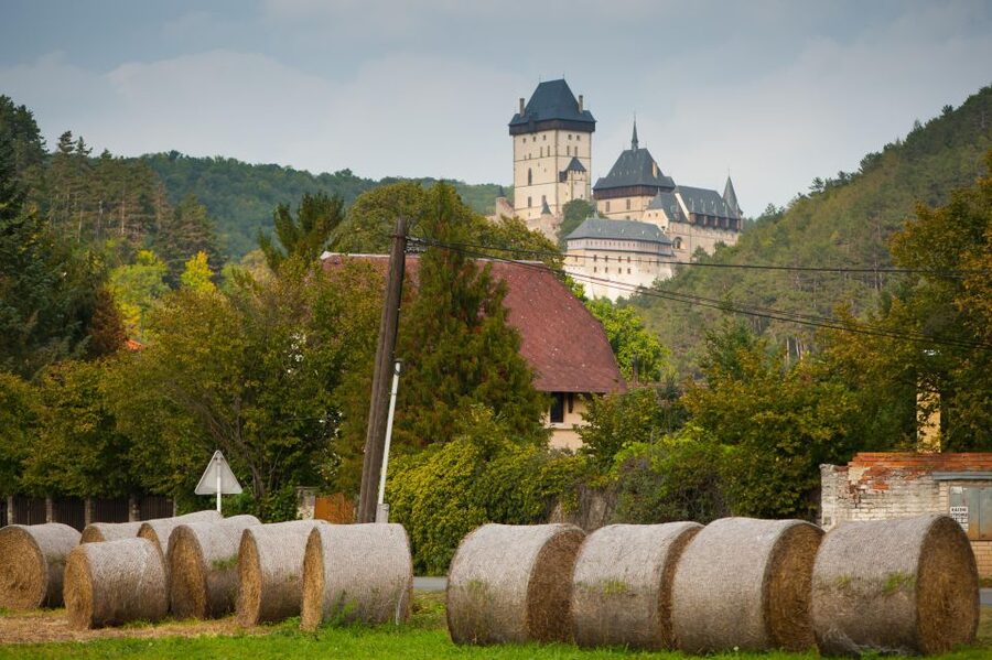Coutryside e-bike tour to Karlstejn Castle - The Train Return to Prague, Then a Short New Town Ride