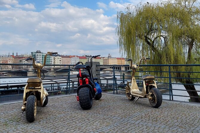 Create your own route on eScooter and enjoy Prague on wheels! - Hradčany square and Prague Castle: panoramas plus the big-ticket landmarks
