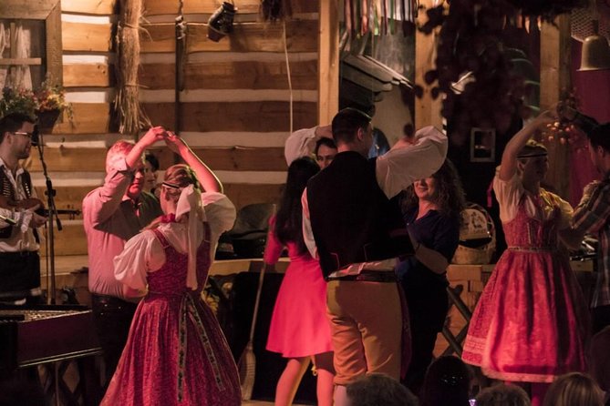 Czech Folklore Show with dinner and transfer - The food plan: 4 courses, mead welcome, and unlimited drinks