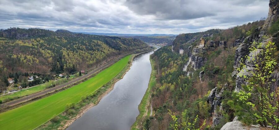 Day trip from Prague to Bohemian and Saxon Switzerland - The guided transition from Saxon cliffs to the Bohemian side