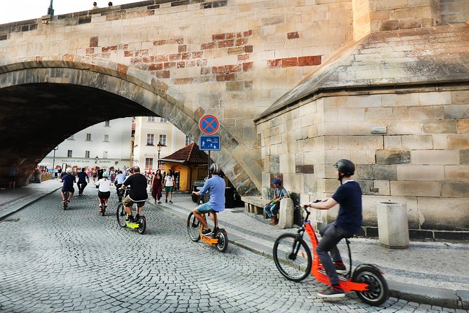 E-Bike, E-Scooter Viewpoint Fun Tour - Guides and the difference between a ride and a real tour