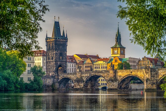 e-Scavenger hunt Prague: Explore the city at your own pace - The Jewish Quarter route: Kafka’s statue and the Spanish Synagogue