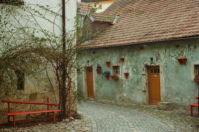 Explore Cesky Krumlov in 60 minutes with a Local - Crossing The Bridge For Vltava River Views That Feel Like The Postcard