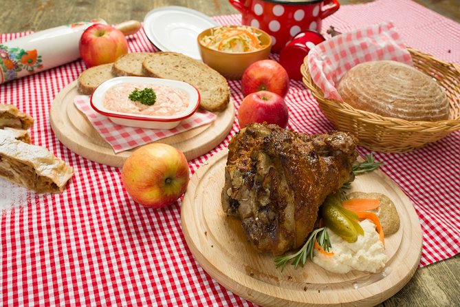 Folklore Dinner with Unlimited Drinks 4course Menu - The 4-course meal, what each part feels like