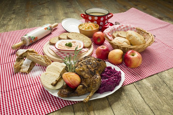 Folklore Dinner with Unlimited Drinks 4course Menu - Timing that keeps you from feeling rushed
