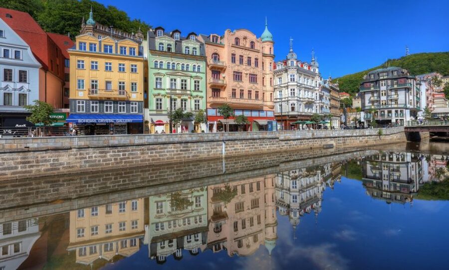 From Prague: Karlovy Vary Guided Day Trip - Prague to Karlovy Vary: the ride, pickup timing, and staying on schedule