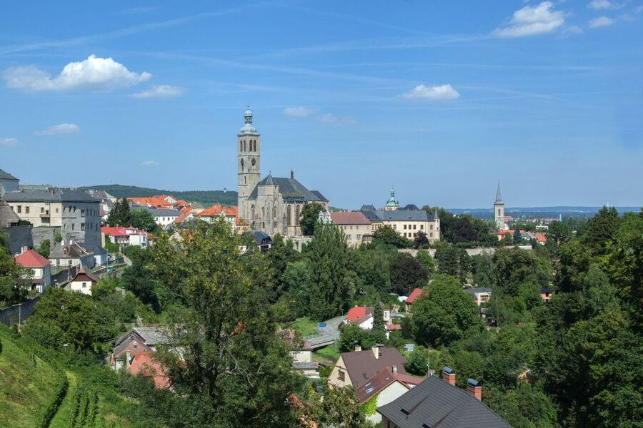 From Prague: Kutna Hora UNESCO Site Tour with Bone Chapel - Food in Kutná Hora, what to do since meals are not included