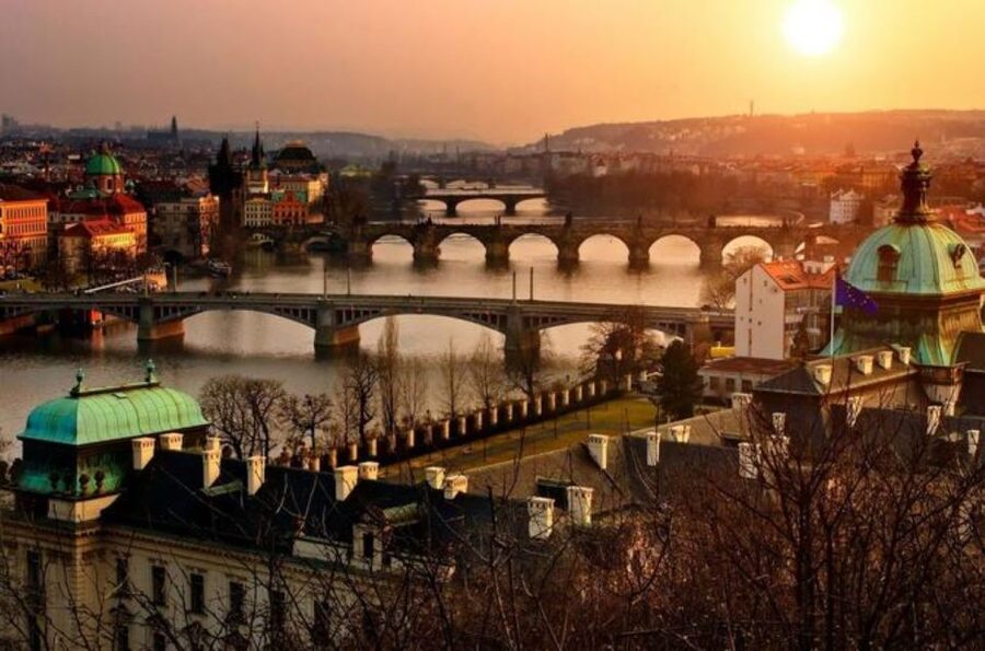 From Vienna: Prague Small-Group Guided Day Tour - The Prague Meet-Up and Walking Tour Loop: How the Route Makes Sense