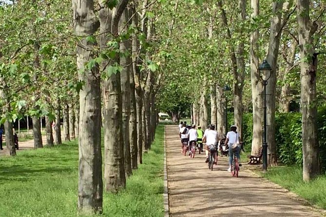 Full-Day All-in-One Electric Bike Tour of Prague (7hrs) - Lunch in Stare Mesto: the break that turns the day from tiring to enjoyable
