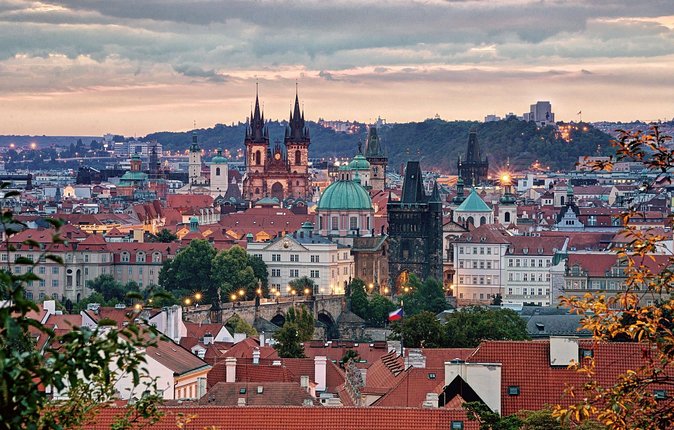 Full-Day Prague in a Nutshell Walking Tour with delicious Lunch-Cruise - Key Things I’d Book This For