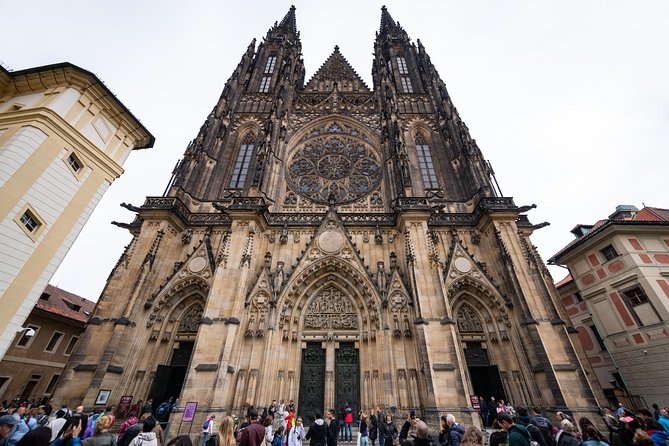 Full-Day Prague Tour with Prague Castle, Lunch and Vltava Cruise - Lunch break: a 3-course Czech meal with vegetarian choice