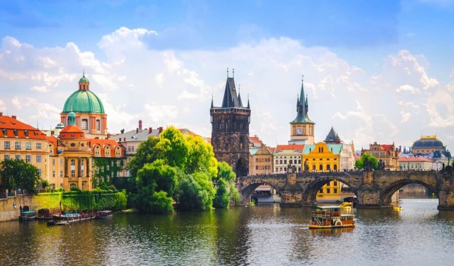 Full-Day Private Trip from Vienna to Prague - Quick hits before you go