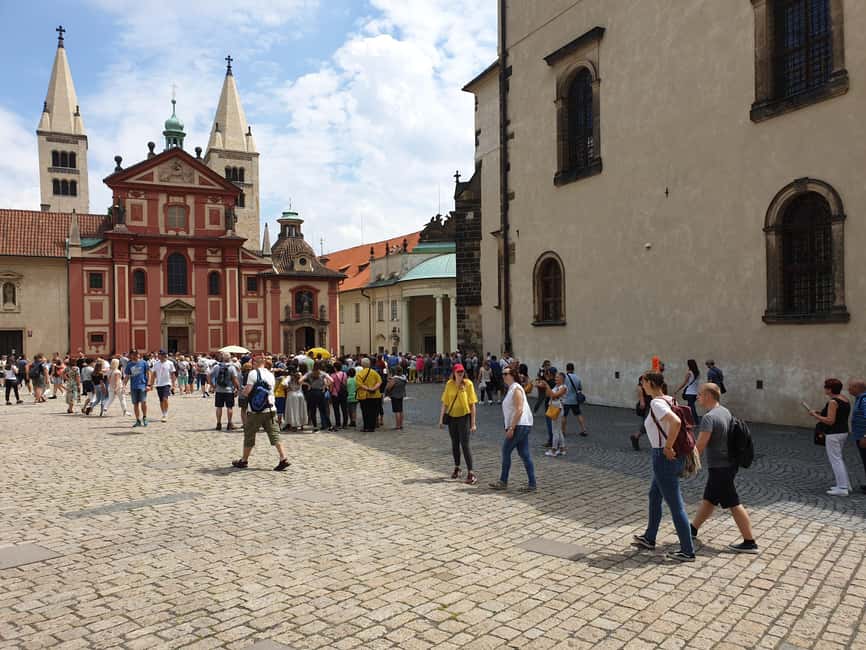 Get&Go:Prague Castle Ticket & E-Guide with Discount Vouchers - St. Vitus Cathedral: start here for the clearest walkthrough