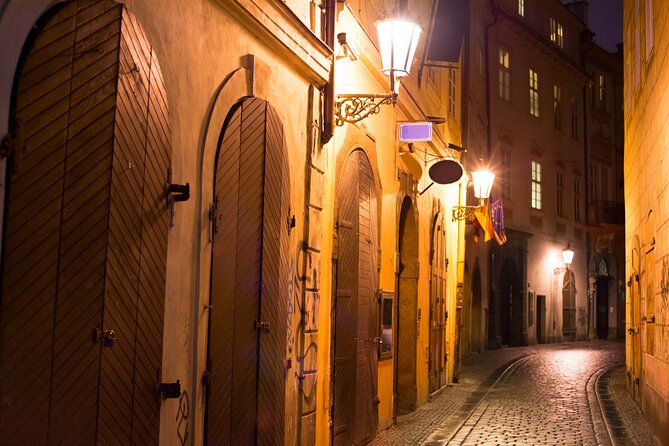 Ghosts and Legends walking tour in Prague - Stop 2: Stare Město’s executions, curses, and unforgettable legend characters
