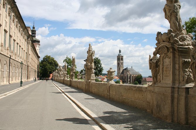 Half-Day Trip to Kutna Hora+Bone Church and Free Time from Prague - Guide style can change the day, even with the same route