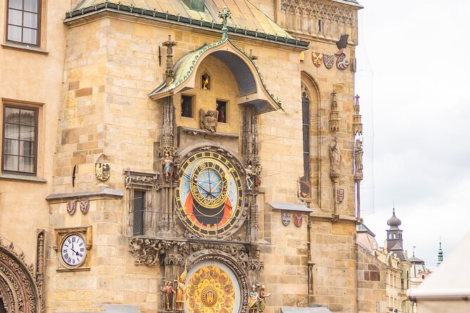 Highlights of Prague with a Funny and Local Guide - Prašná brána and Obecní dům: Gothic drama and Art Nouveau elegance