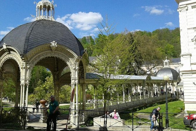 Karlovy Vary day trip from Prague with lunch - Group size, languages, and the “smooth day” expectation