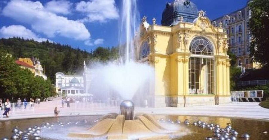 Karlovy Vary & Marianske Lazne Tour from Prague with Lunch - Moser and Thun: Glass and Porcelain Stops That Feel Like Shopping, But Not Only Shopping