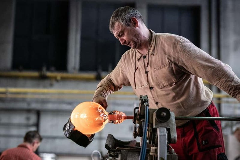 Karlovy Vary: Moser Glassworks Tour with Museum Entry - Who should book this tour, and who should skip it