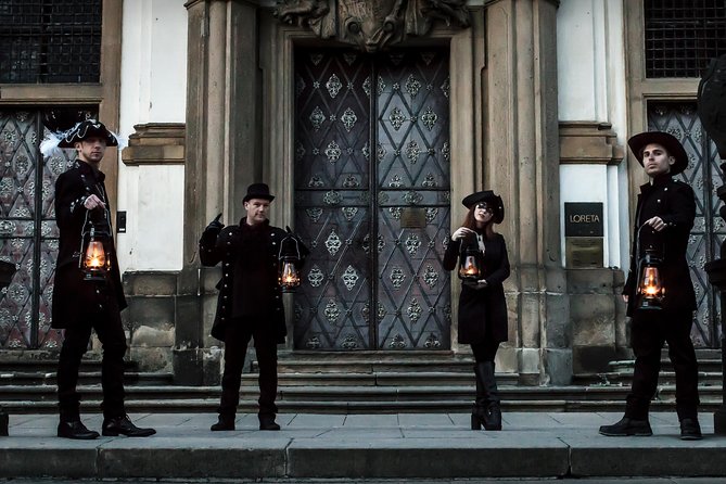 Mystery Tour at Charles Bridge and Prague Castle: Alchemy & Magic - The guide experience: storytelling, speed, and group focus