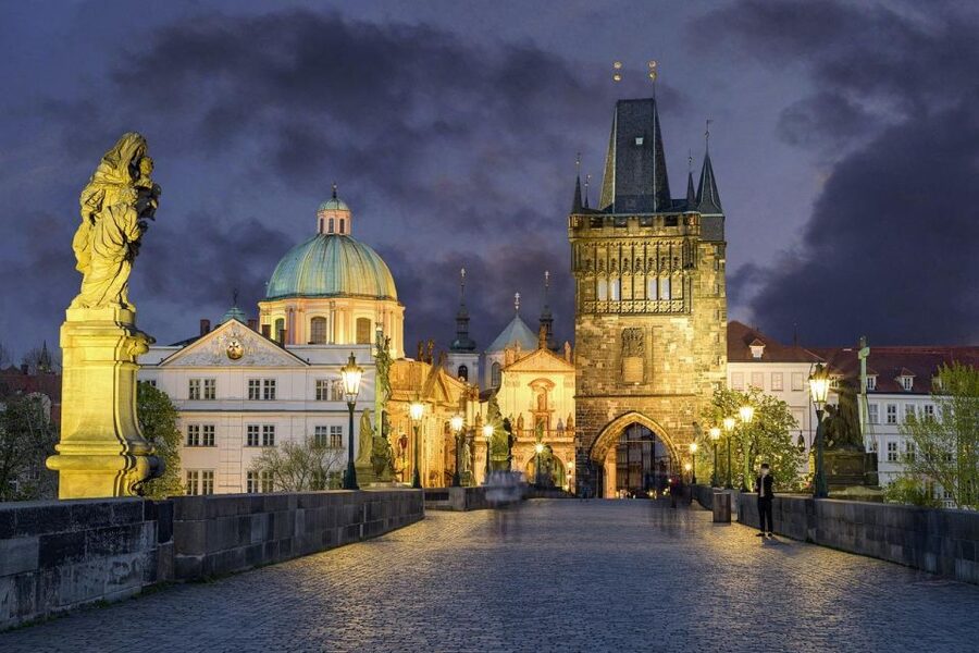 Night tour: Dark Side of Prague with Craft Beer - What to watch for: timing and the walking-plus-pub balance