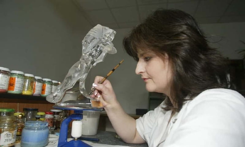 Nizbor Glass Factory Tour - Group size, languages, and the logistics that can shape your day