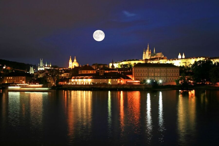 Panoramic Views of Prague Evening Walking Tour - Why Prague after dark is worth paying for