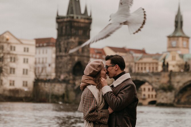 Photographer in Prague - Couple, engagement & portrait photoshoot - Natural, unposed portraits: how the guidance works