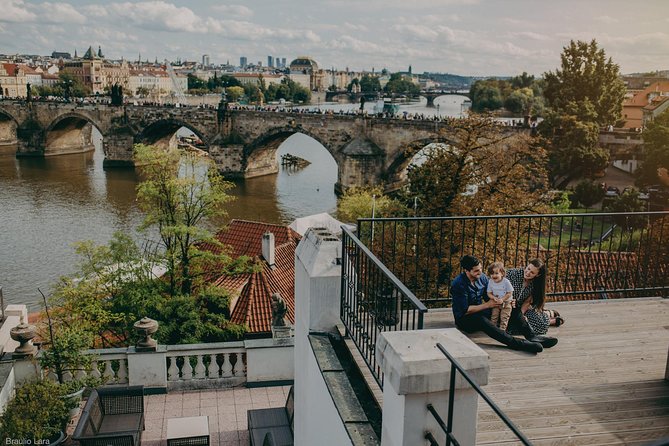 photoshoot in prague - Stop 3: Charles Bridge photos that actually look composed