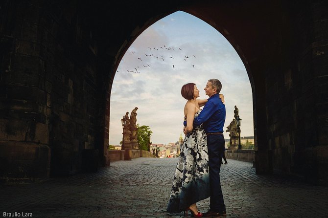 photoshoot in prague - Direction, posing, and the difference between awkward and confident photos