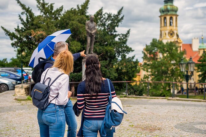 Prague: 1-Hour Castle Tour With Fast-GET Admission Ticket - Seasonal closures and the reality of a working Castle