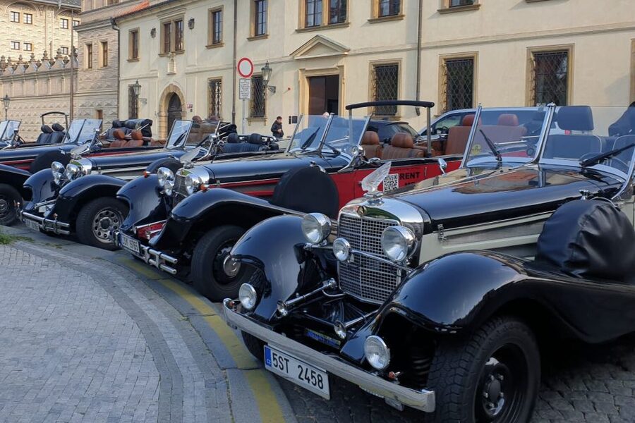 Prague: 1-Hour Private Tour in Vintage Car - Getting Picked Up and Staying in Control of Your Day