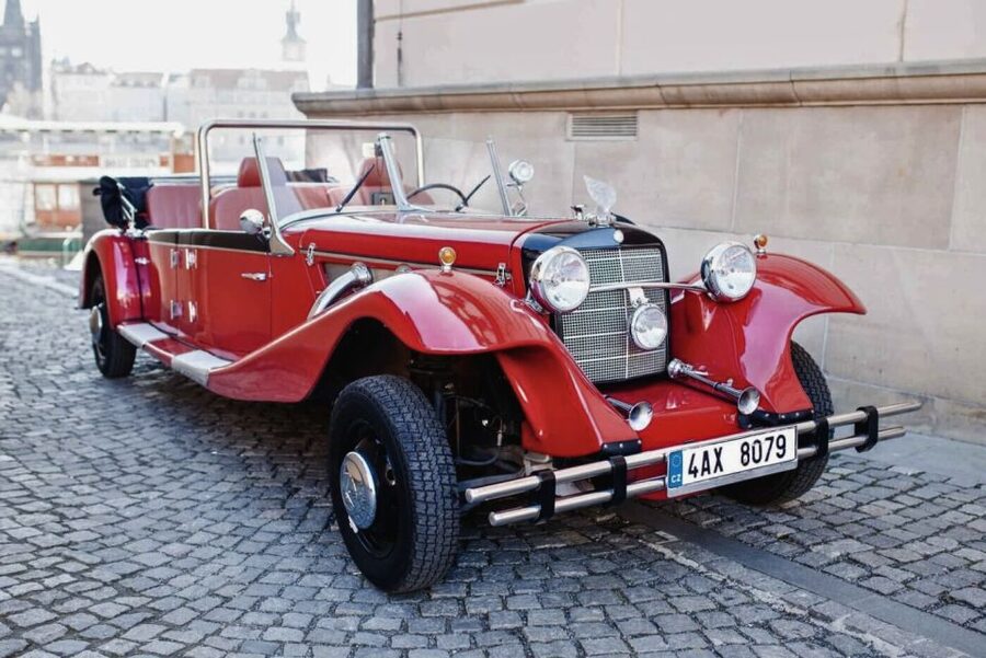 Prague: 1-Hour Private Tour in Vintage Car - Old Town Church Stops: St. Jiljí and the Royal Route