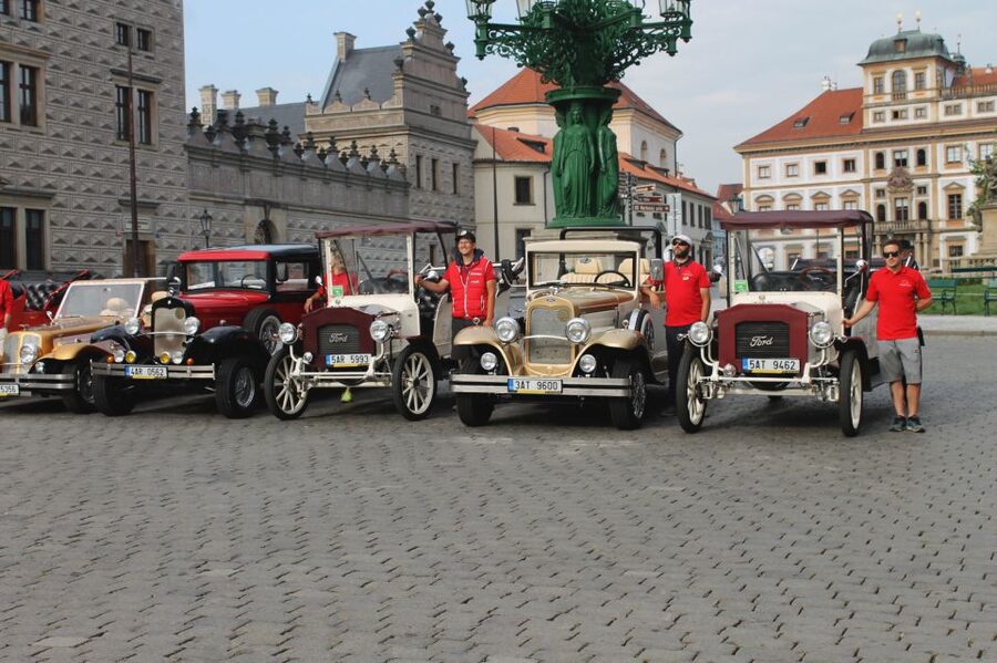 Prague: 1-Hour Vintage Car Tour - Key highlights to watch for