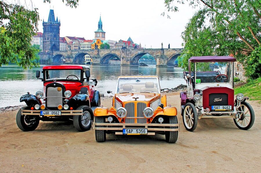 Prague: 1-Hour Vintage Car Tour - The vintage ride experience, from the car to the commentary