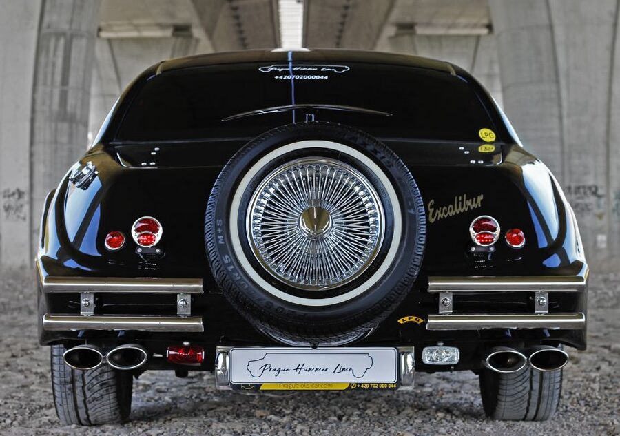 Prague: 1-Hour Vintage Limousine Rental - The one-hour limousine loop that actually fits Prague