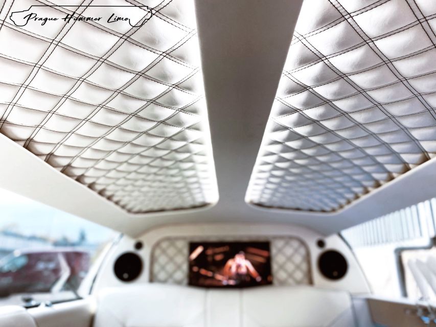 Prague: 1-Hour Vintage Limousine Rental - The photo stop: Prague Castle or Strahov style viewpoints