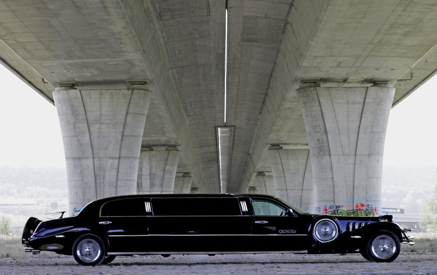 Prague: 1-Hour Vintage Limousine Rental - The price, $247 per group, and how to judge value