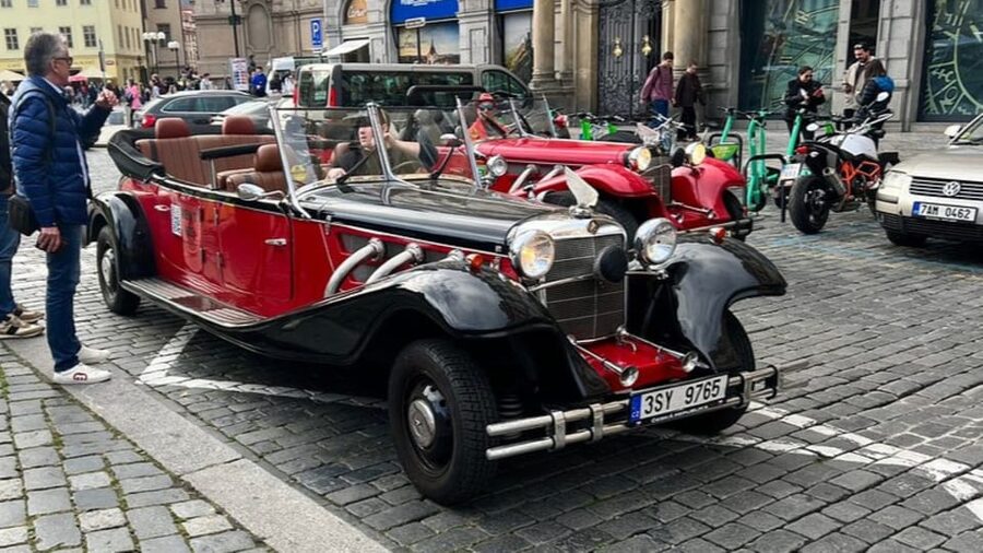 Prague: 120min Private Tour in Vintage Car, up to 6people! - The 2-hour flow: what you actually get to see
