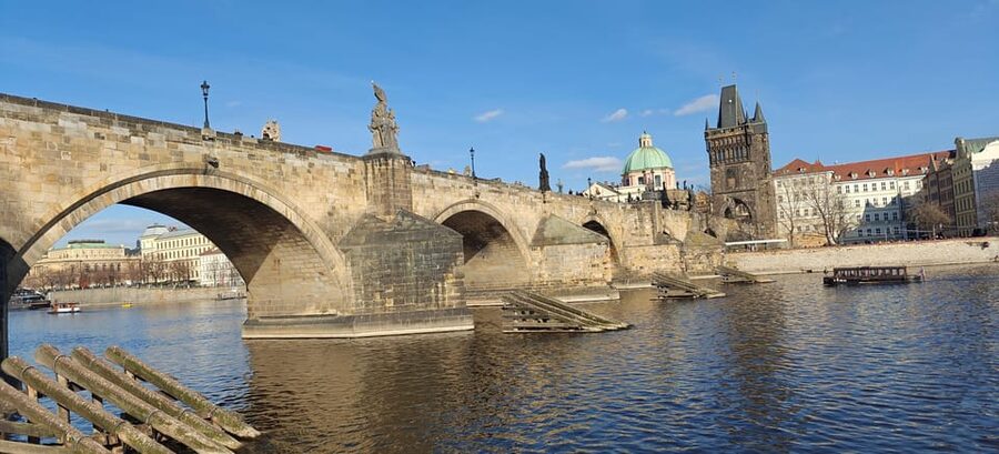 Prague: 2-Hour Historic Boat Cruise with Delicious Lunch - Charles Bridge Arches and the Old Town Weir From River Level